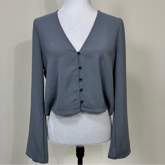 Anthropologie Tops - emory park Soft Grey Cropped Waist an Alluring V-Neck Button Up Shirt Top L